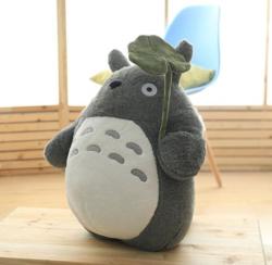 Stojící plyšák Totoro 30 cm s listem